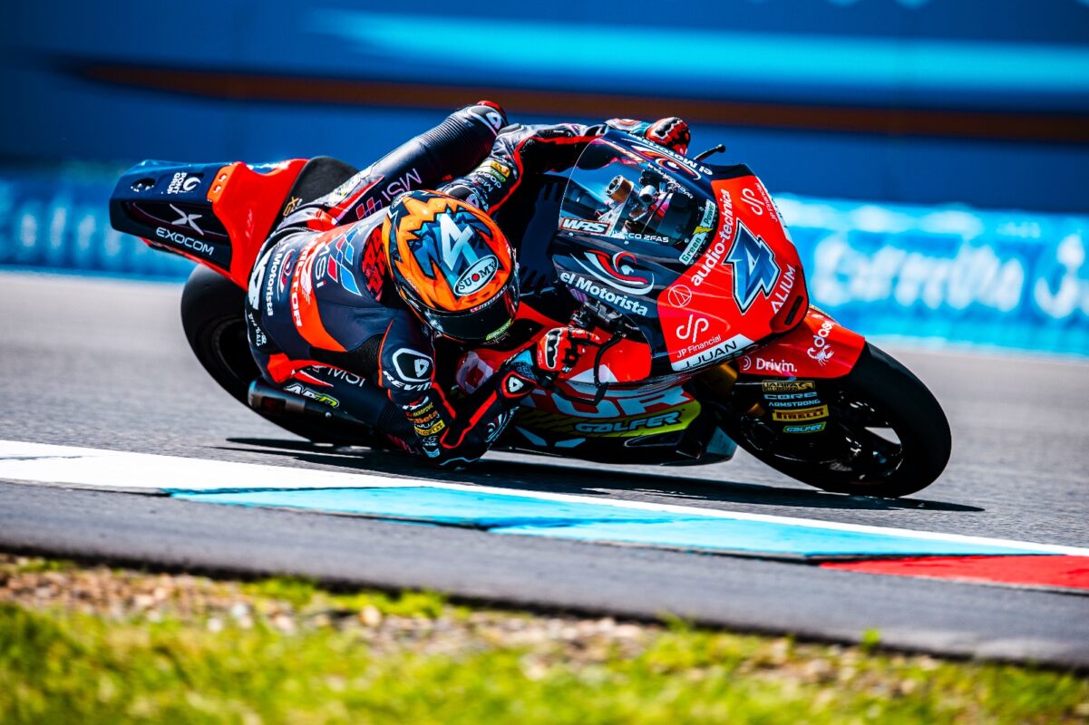 QJMOTOR MSI Moto2 motocikl u zavoju u Brnu