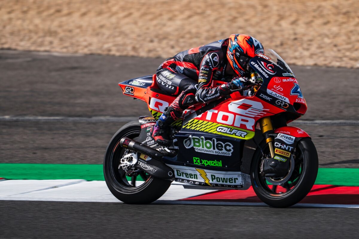 Ivan Ortola na izlazu iz zavoja na Silverstoneu