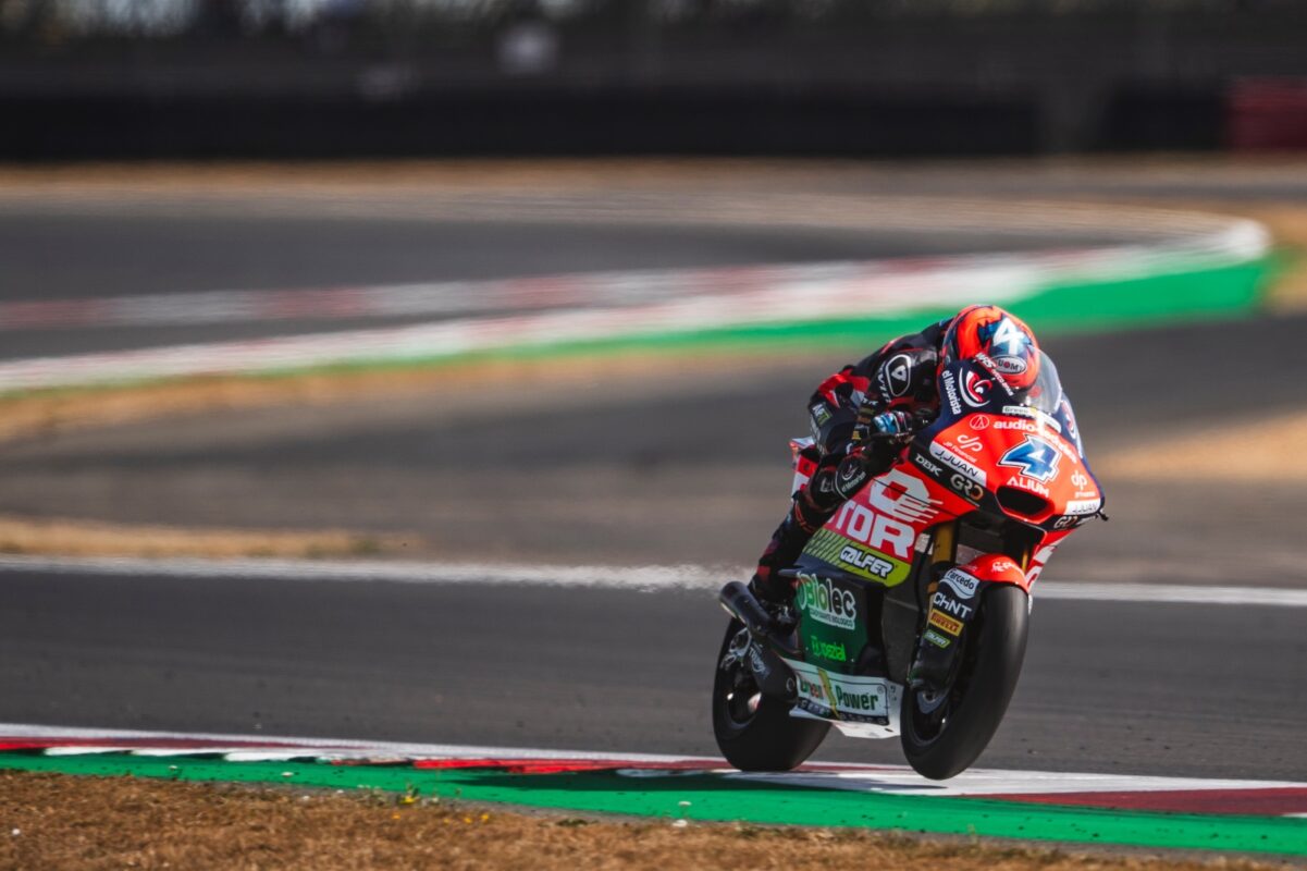 Ortola u nagibu tokom Moto2 utrke na Silverstoneu