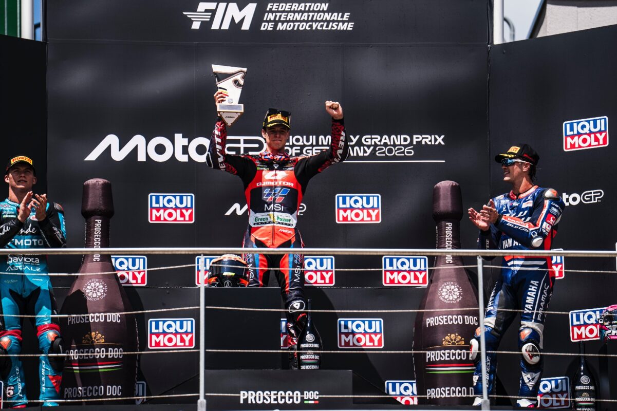 Podij Moto2 utrke na Sachsenringu 2026 sa pobjednikom Ivanom Ortolom