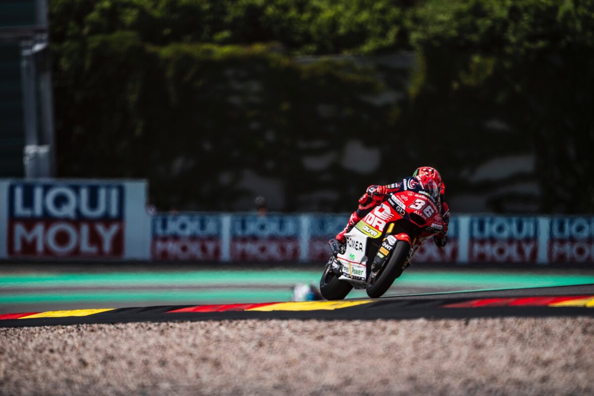 QJMOTOR MSI Moto2 motocikl na Sachsenringu