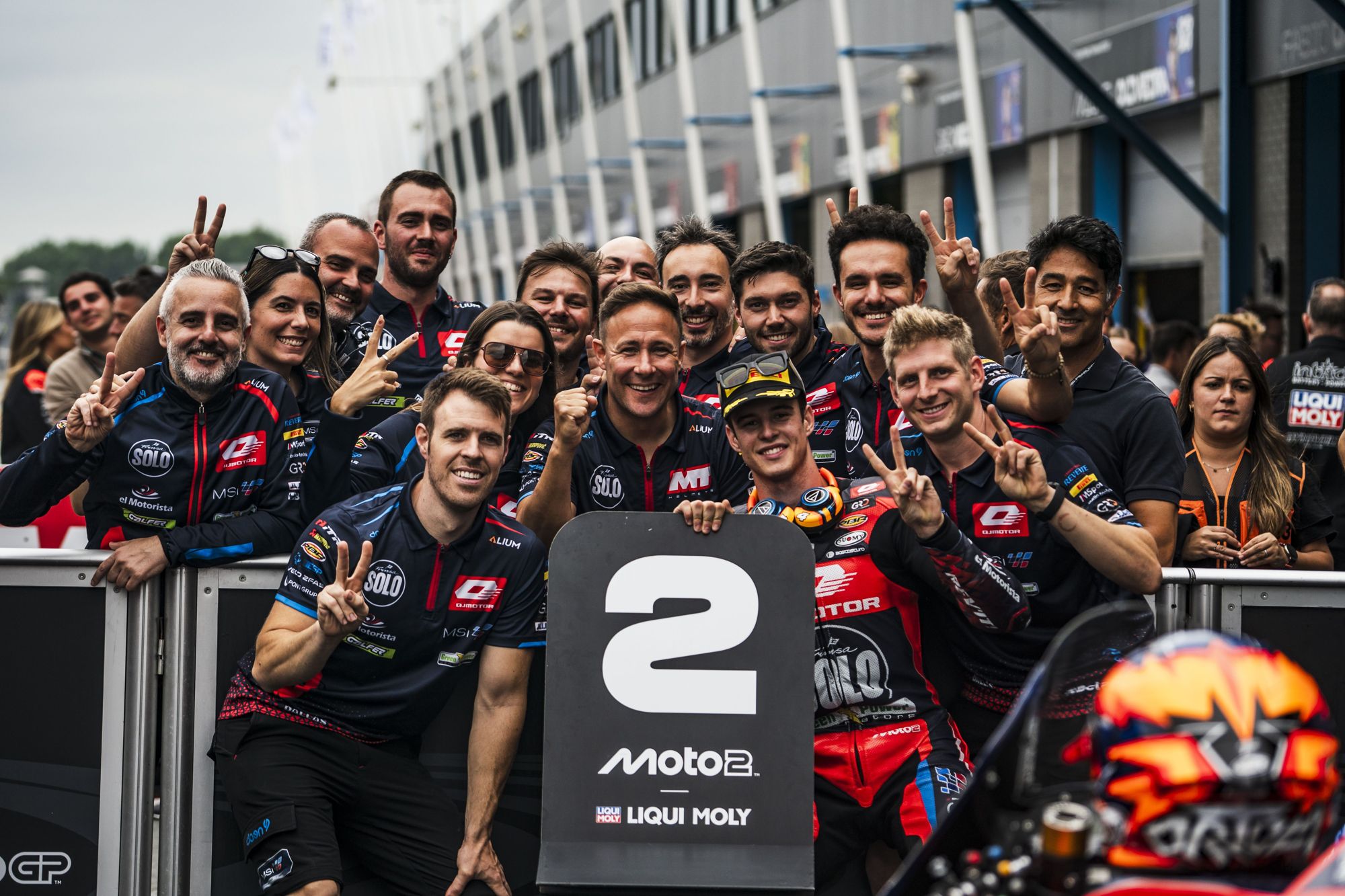 QJMOTOR MSI tim u Moto2